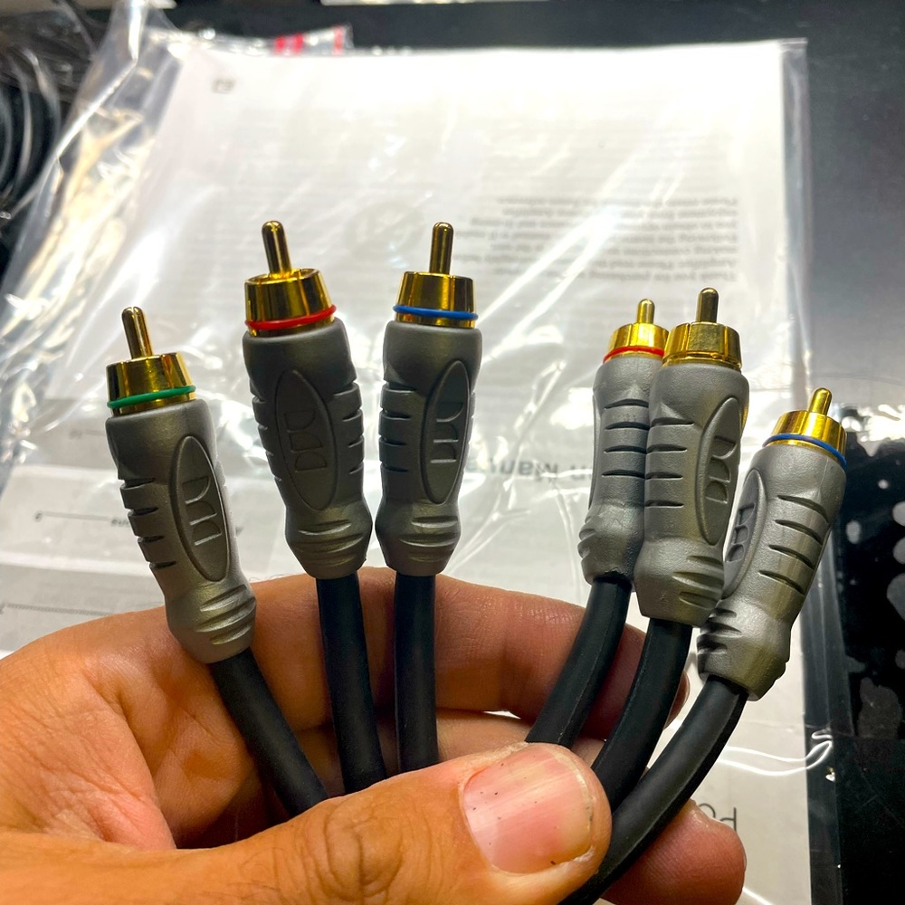 Monster Cables THX 2 Sets 6 Ft Each 
3 rca